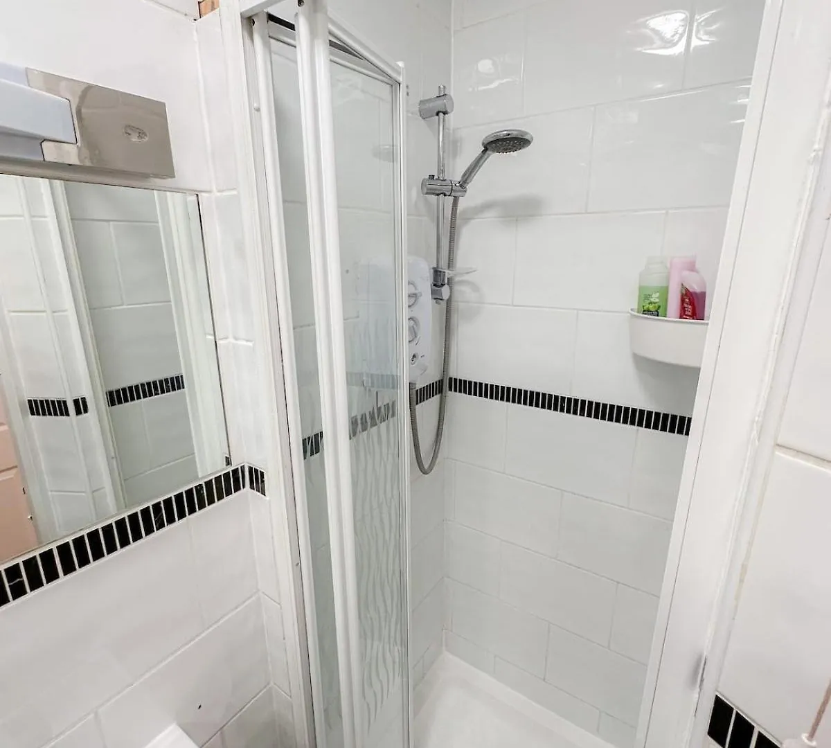 Lovely 1-Bedroom Flat In Shoreditch, Hackney, Old Street London 0*,