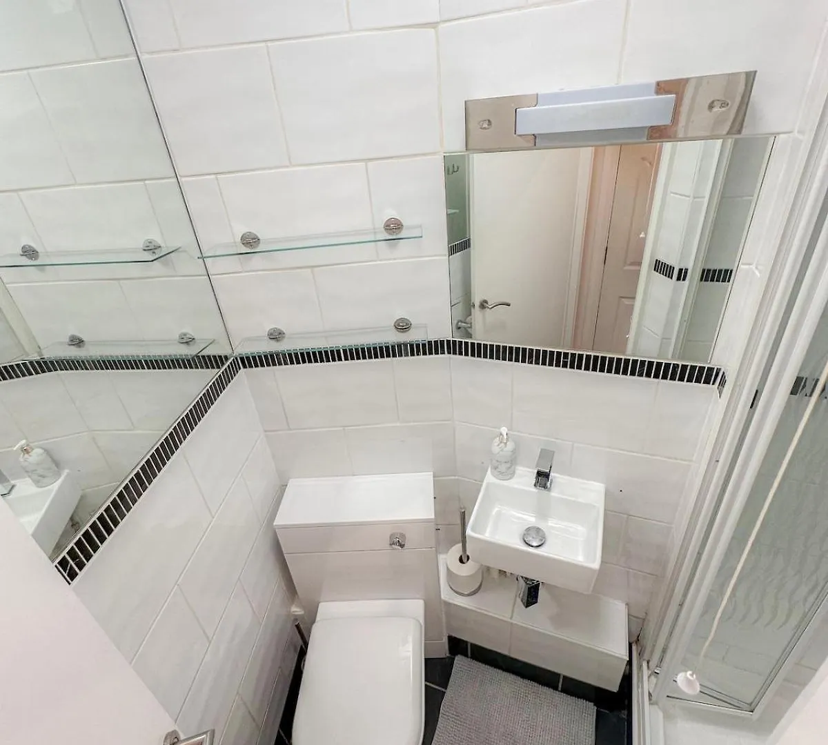 Lovely 1-Bedroom Flat In Shoreditch, Hackney, Old Street London United Kingdom